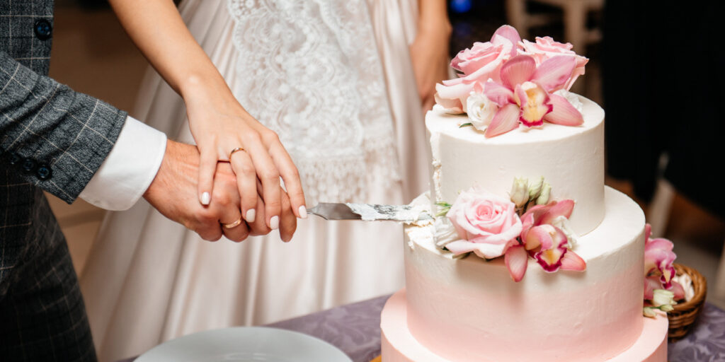 how much does a wedding cake cost for 150 guests 69841f271d7fd.jpg