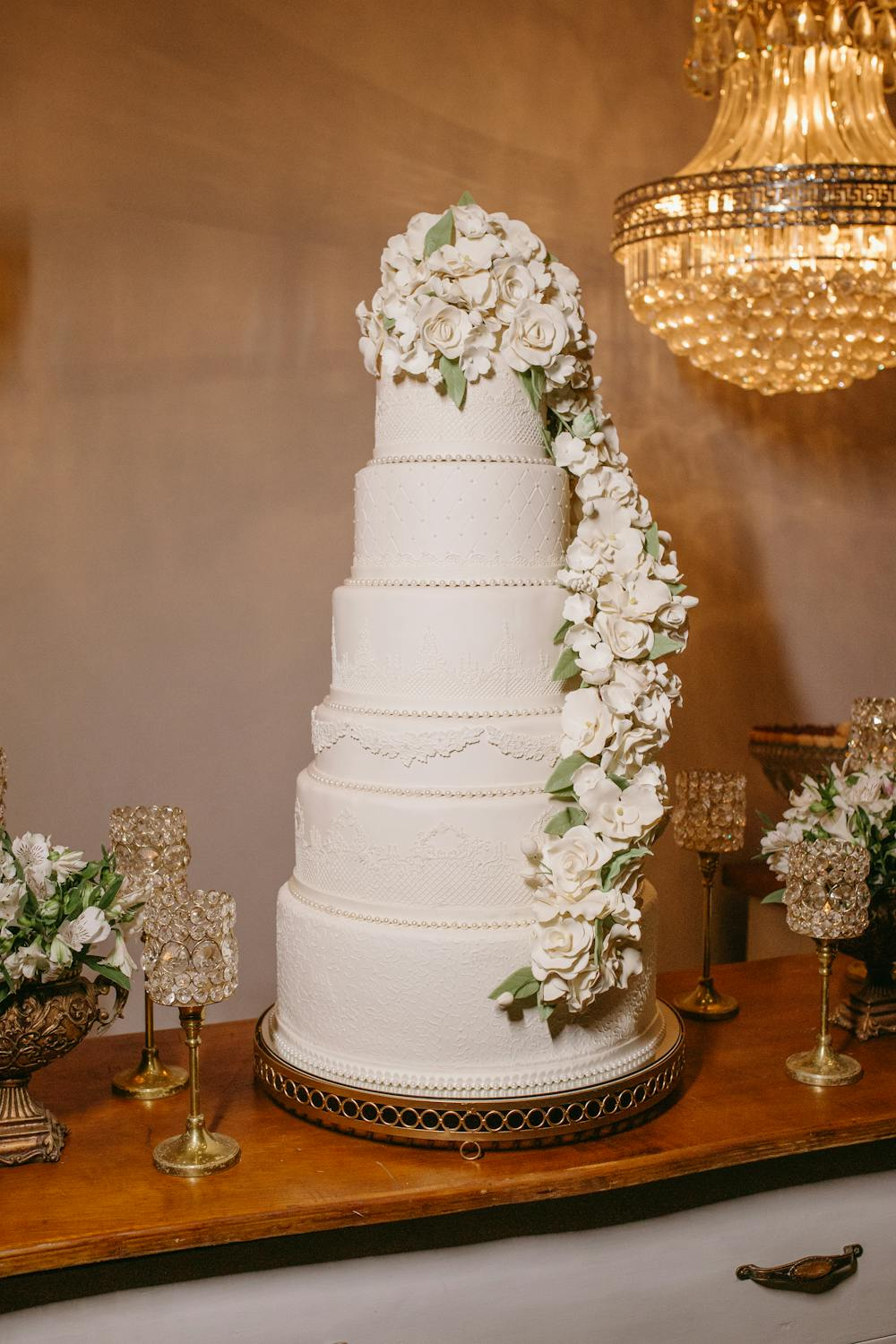 How Much Does a Wedding Cake Cost on Average?