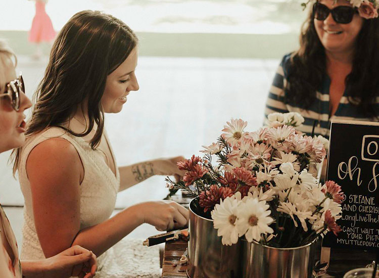 who pays for the bridal shower traditionally 6984204d9536c.jpg